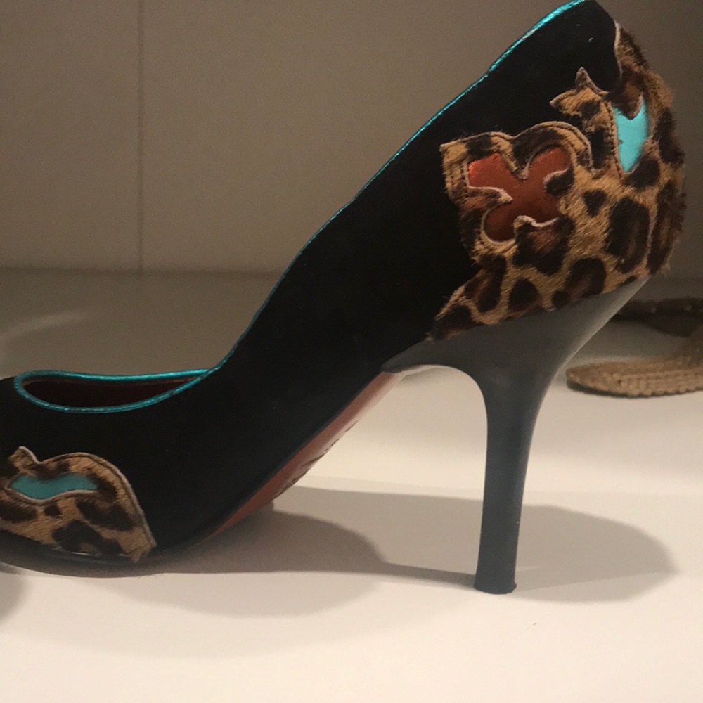 Heels - Picture 4 of 4